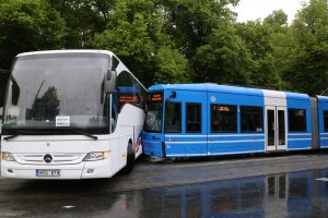 Roadwise, skada buss, skadad buss, spårvagn, olycka